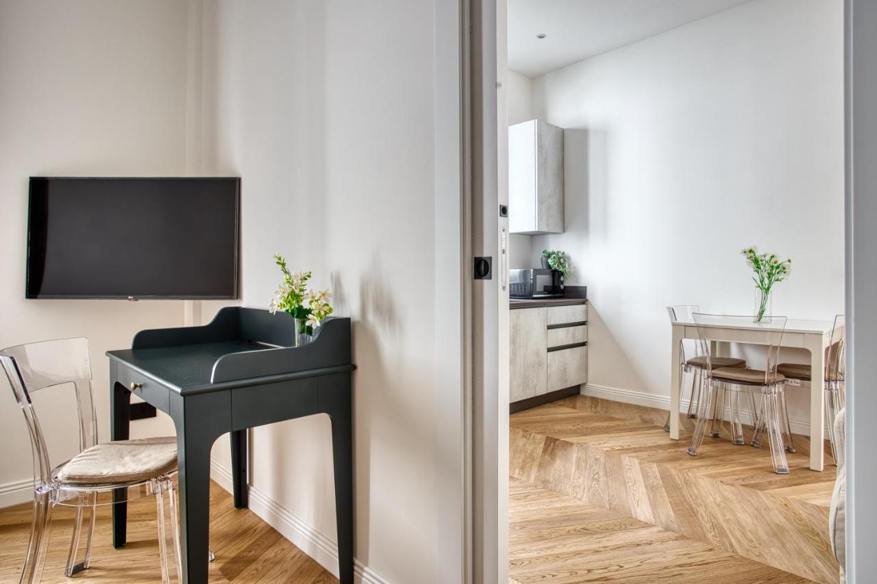 Appartement Joivy Stunning Flat With Balcony Milaan